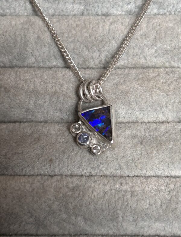 Flashy blue/purple pendant